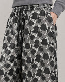 Geometric Symmetry baggy pants – print close-up
