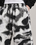 Noir Visage baggy pants – print close-up